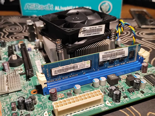 Kit Placa de Baza Lenovo + Intel i3-2120 + 4GB DDR3 + Cooler - Functional cu defect